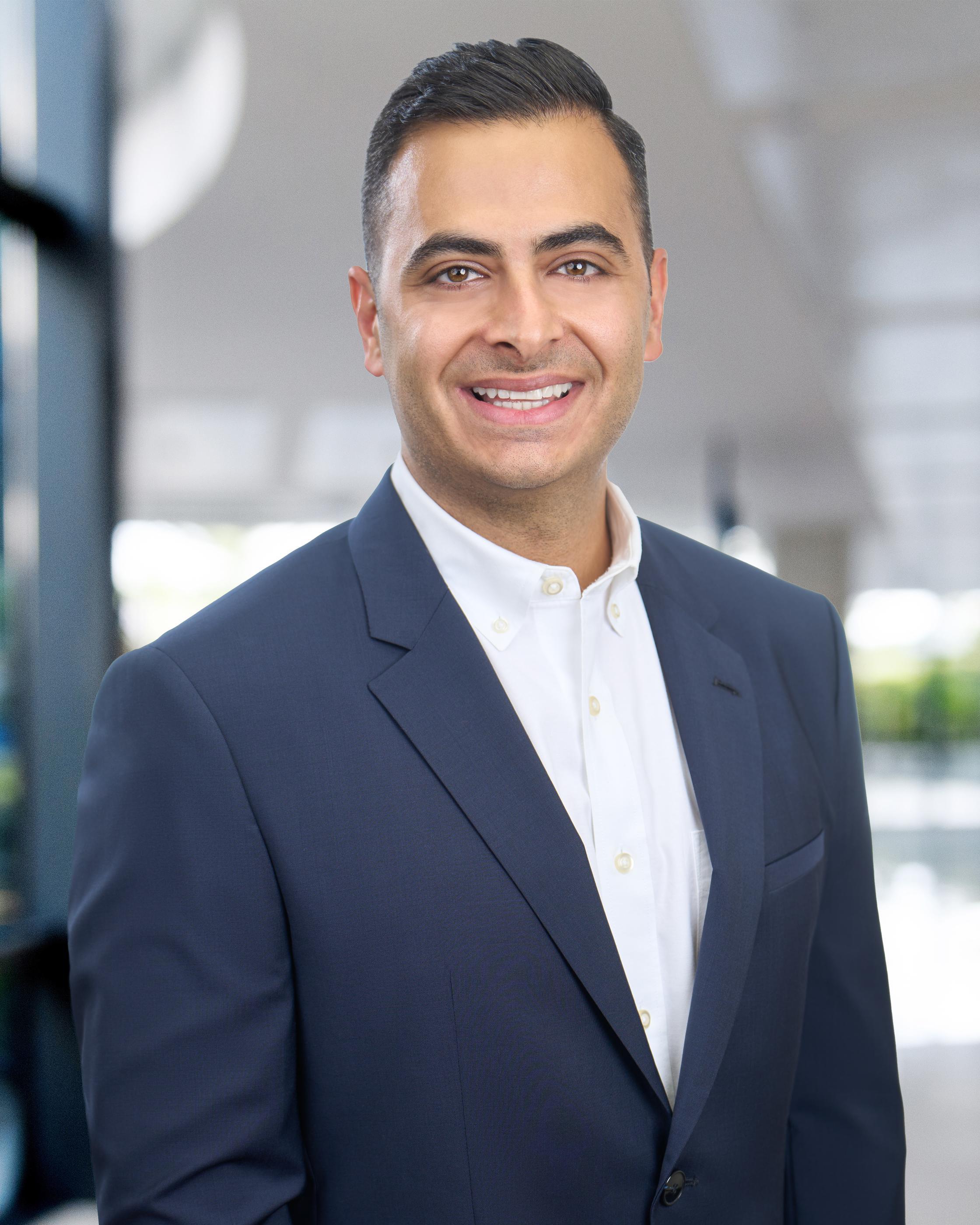 Dr. Navid: Endodontist in Austell, Georgia